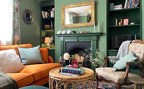Cute Georgian Cottage, Central, Newly Renovated
